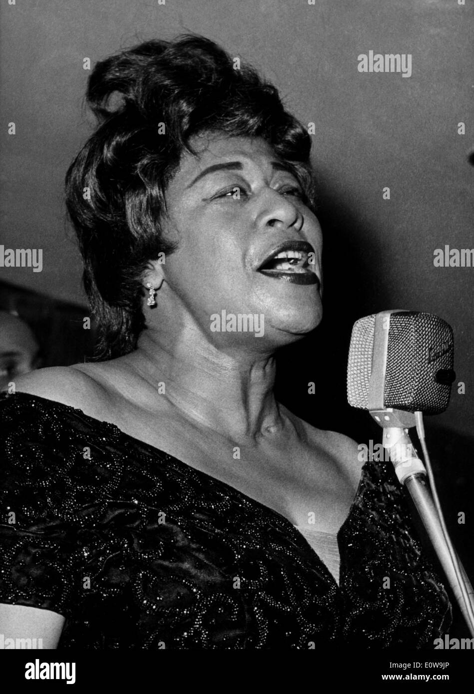 Singer Ella Fitzgerald performing at the Bal Pare at the Hotel Bayerischer Stock Photo