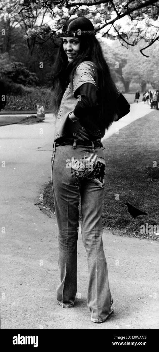 Portrait of Rita Coolidge in the park Stock Photo - Alamy