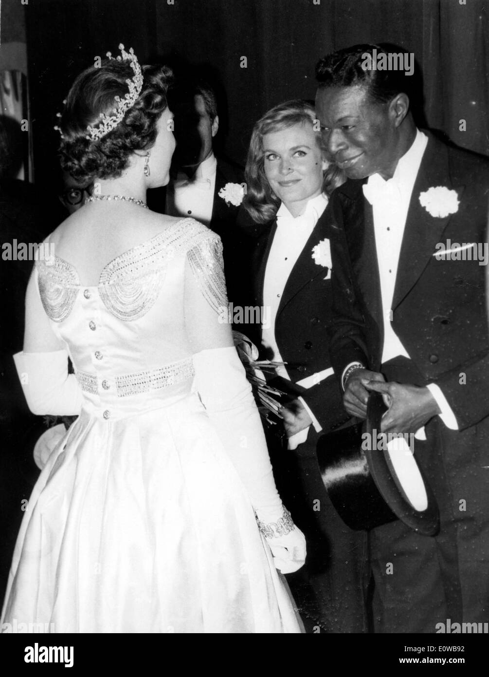 Musician Nat King Cole meeting the Queen Stock Photo