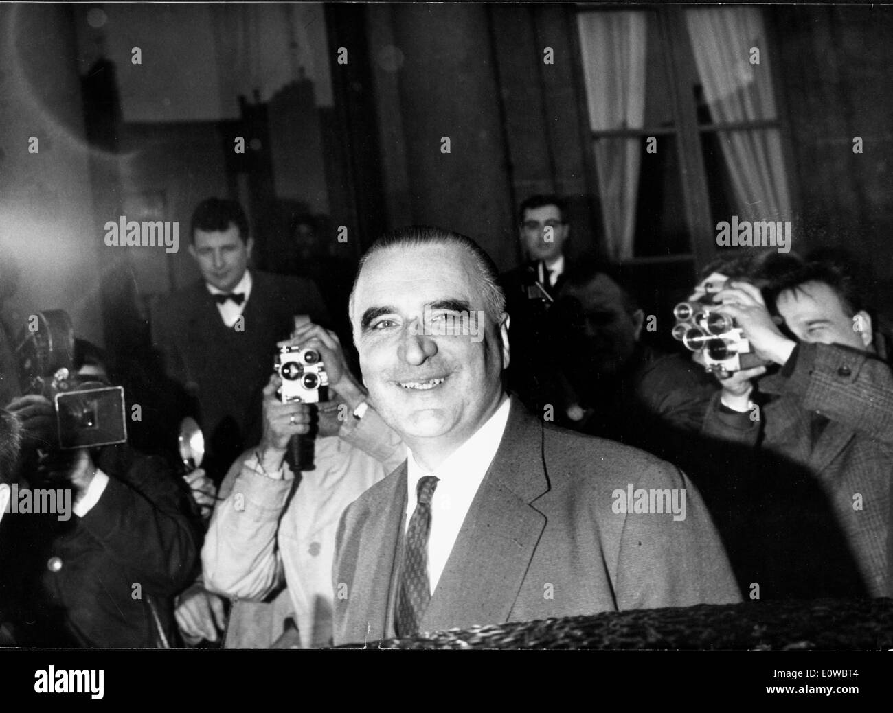 Paparazzi cameras and flashes hi-res stock photography and images - Alamy