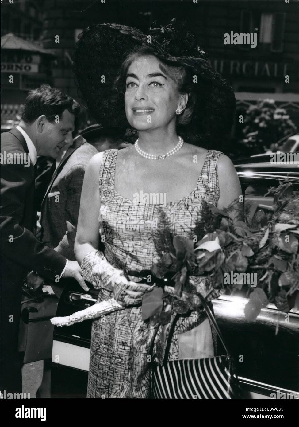 May 05, 1962 - Joan Crawford the famous american actress now become a healthy industrial on Pepsi Cola industry arrived to Rome, this morning, she will continue her business journey to Torino, Venice and Treiste. As always she appeared still young and charming. Stock Photo