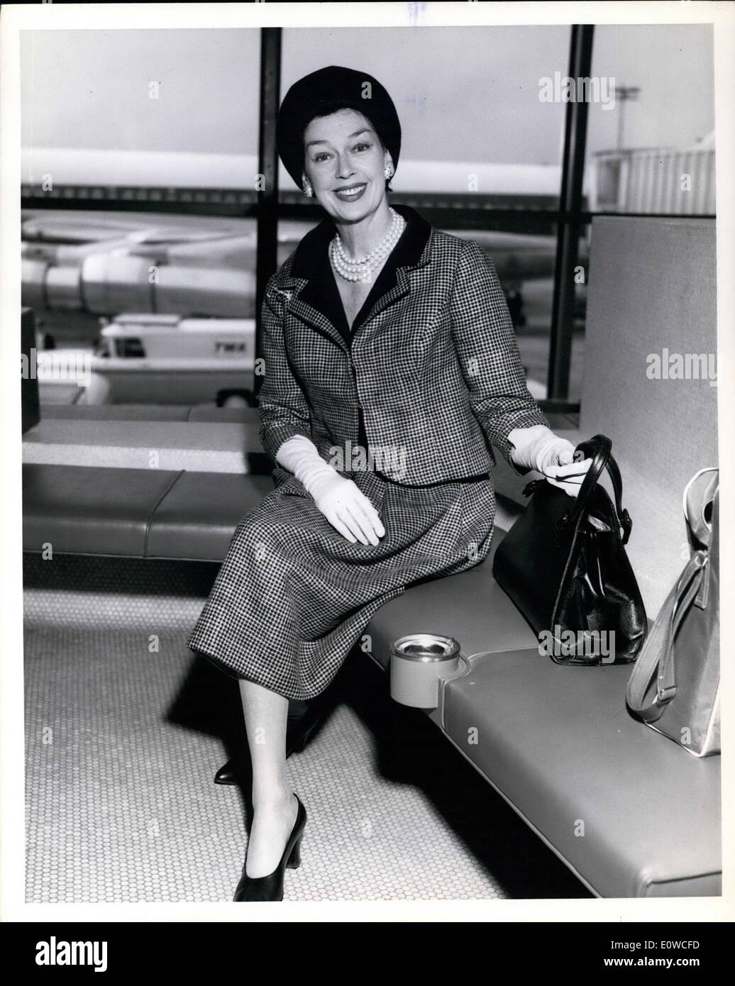 May 05, 1962 - Sen and stage favorite Rosalind Russell is shown on her arrival by TWA StarStream from Los Angeles. She is enr Stock Photo