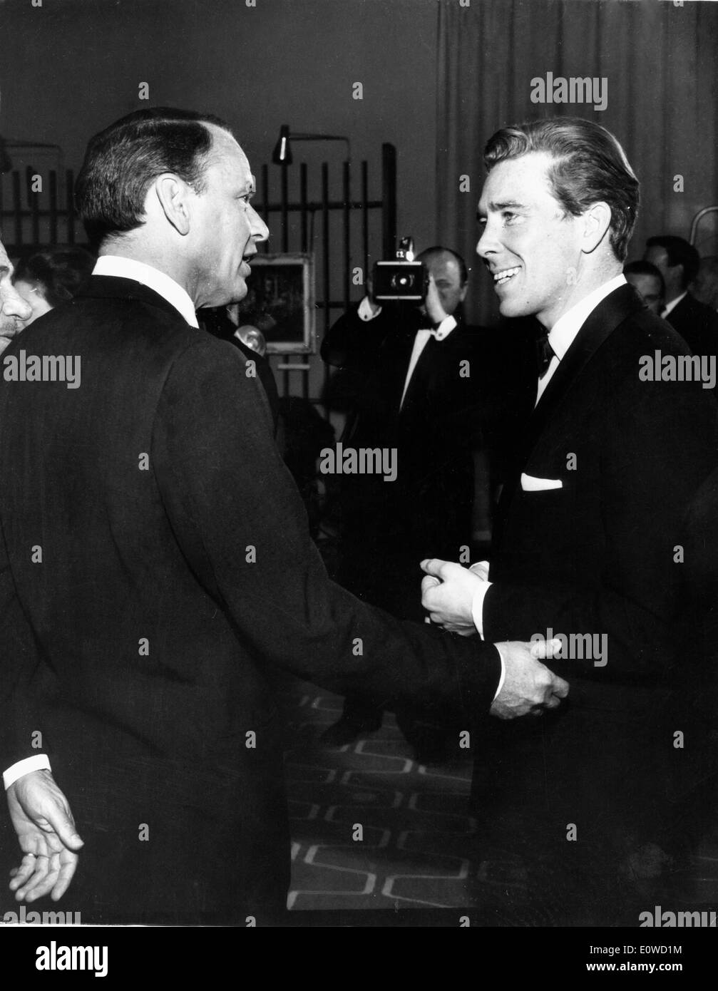 Singer Frank Sinatra talking with Lord Snowdon before a concert Stock Photo
