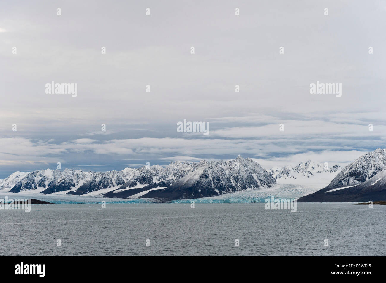 Mountains and glaciers, Liefdefjorden fjord, Spitsbergen, Svalbard Islands, Svalbard and Jan Mayen, Norway Stock Photo