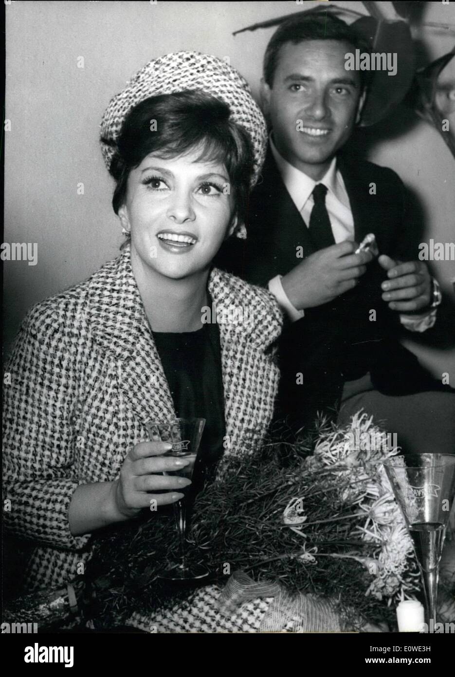 Jul. 07, 1962 - Gina Lollobrigida in Berlin : To the end of the XII. International film festival the charming guest of the festival was arriving today ( 2.7.1962) in Berlin. Gina Lollobrigida. she will stay here for two days and see the premiers of her film ''The beautiful ippolita''. photo shows Gina Lollobrigida on the tempelhofer airpalce. Stock Photo