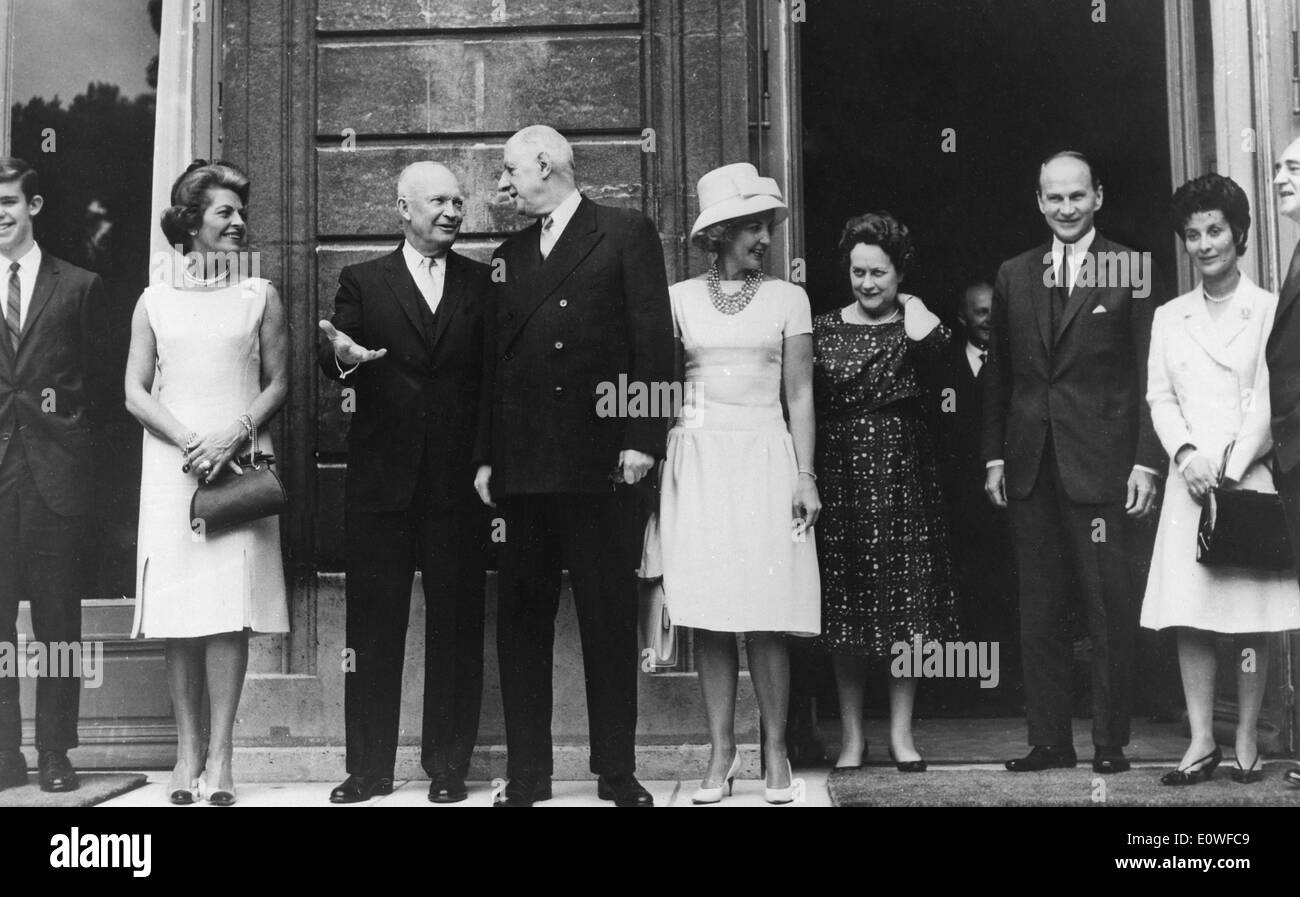 President of France CHARLES DE GAULLE with guests guests on the steps of the Elysee Palace, France. Stock Photo