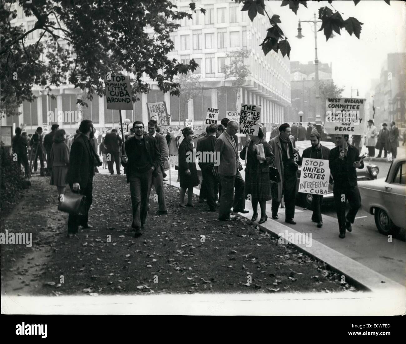 Oct. 24, 1962 - 24-10-62 U.S. Embassy battle: 124 arrested. A total of 124 ban-the-bomb demonstrators were arrested last night after 2,000 people had battled with police outside the American Embassy in Grosvenor Square, London. Guards were issued with extra ammunition after a crowd shouting Hands off Cuba besieged the building. They charged the Embassy, but 600 police broke up the demonstration. Picture Shows: Demonstrators begin to gather at the U.S. Embassy, carrying placards. Stock Photo