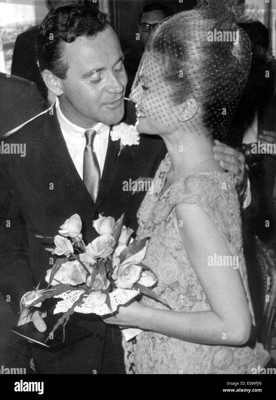 Jack Lemmon and Felicia Farr at their wedding ceremony Stock Photo