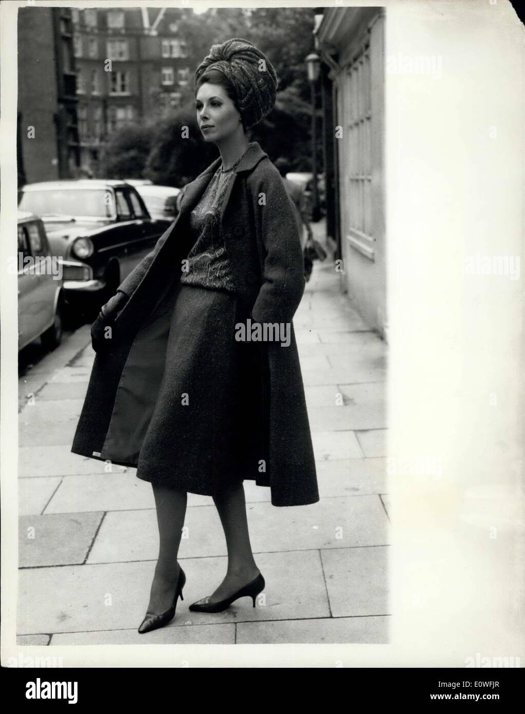Aug. 20, 1962 - Fashion for Autumn: Photo Shows Sarah Hamilton wears a matching skirt with printed wool top over which she wears a brick red tweed coat, at Mattli's Autumn collection in Besil St., W. Stock Photo