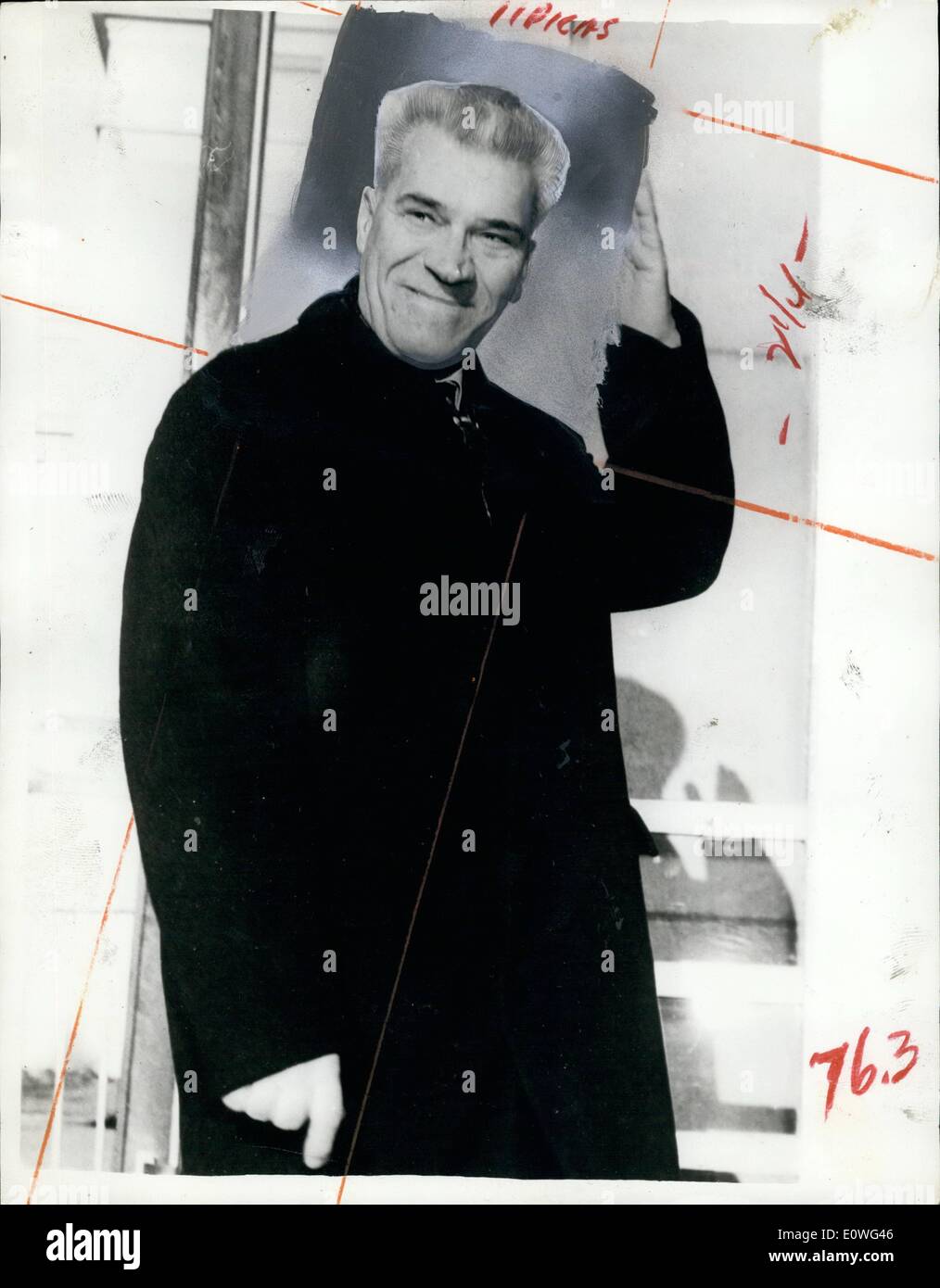 Nov. 11, 1962 - A Big Smile From Red Delegate As Geneva Disarmaments Talks Start. Photo shows A big smile and a cheery wave of the hand from Russian Delegate Sarapkine as he arrived at Geneva where the Disarmament Conference re-convened earlier this week after it was adjourned on Sept. 8. Stock Photo