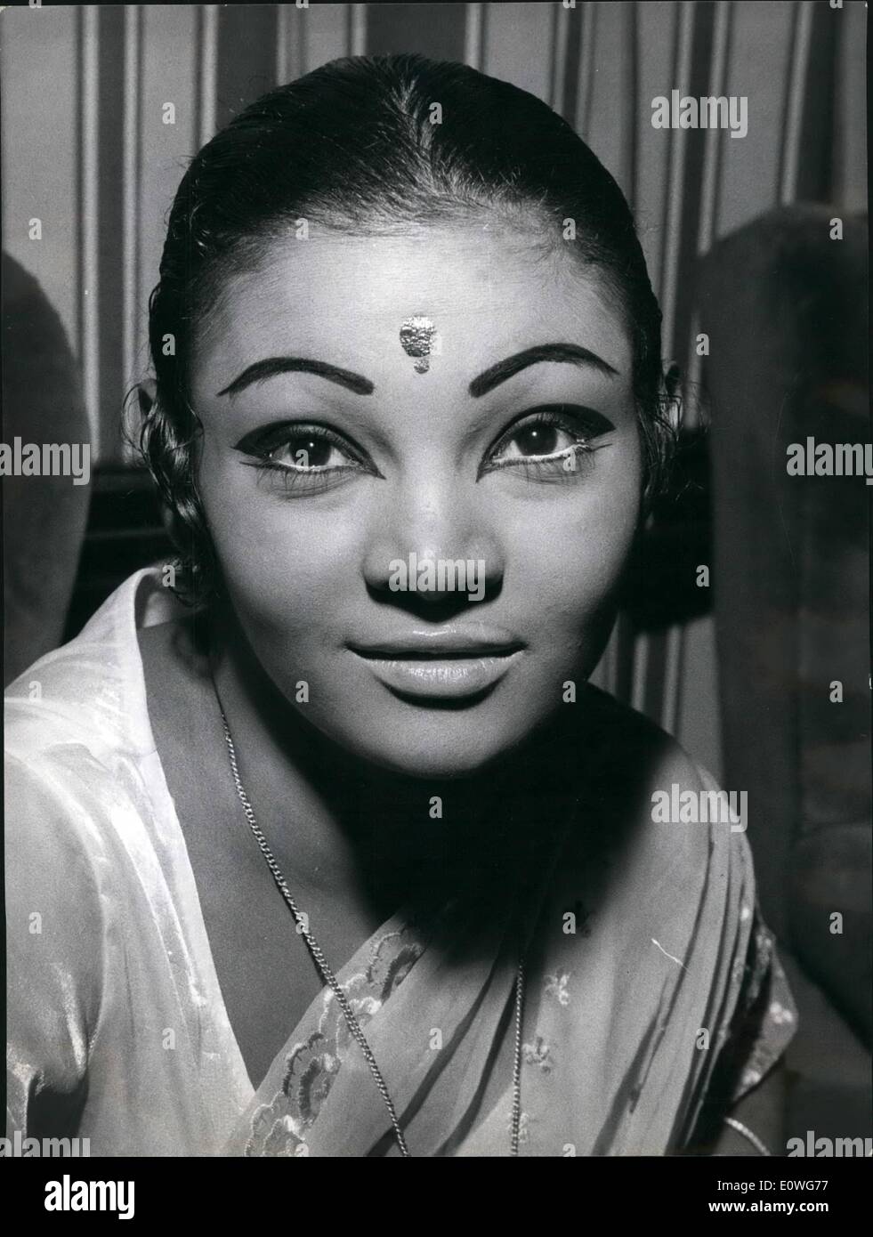 Sep. 09, 1962 - The beautiful iddian princess AYIRA EOSBAN, famous dark=  well knomn all over the world, arrived in Rome together with her husband  Lord AMORY lOYNIHAN Queen Elisabeths consin.The princess