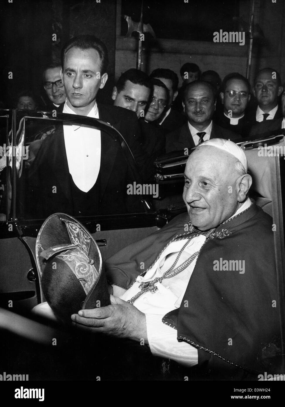 Pope John XXIII on his 400 mile pilgrimage around Italy Stock Photo