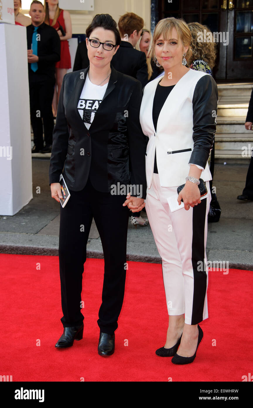 Sue Perkins And Mel Giedroyc Arrive For The British Academy Television Awards Stock Photo Alamy