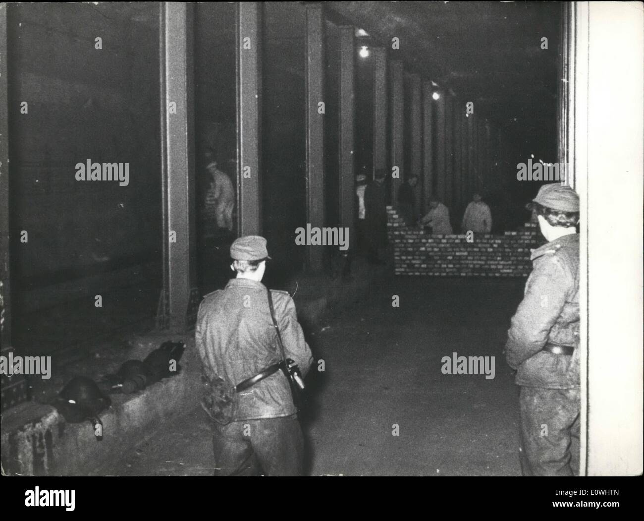 Escape from east berlin hi-res stock photography and images - Alamy