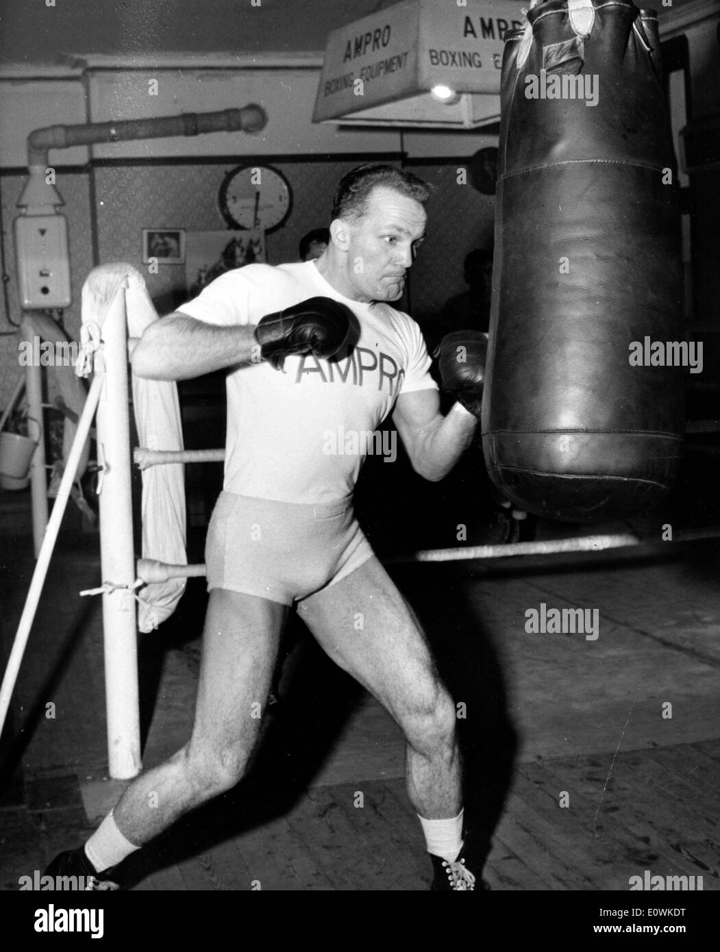 Fighter Henry Cooper trains with the punching bag Stock Photo