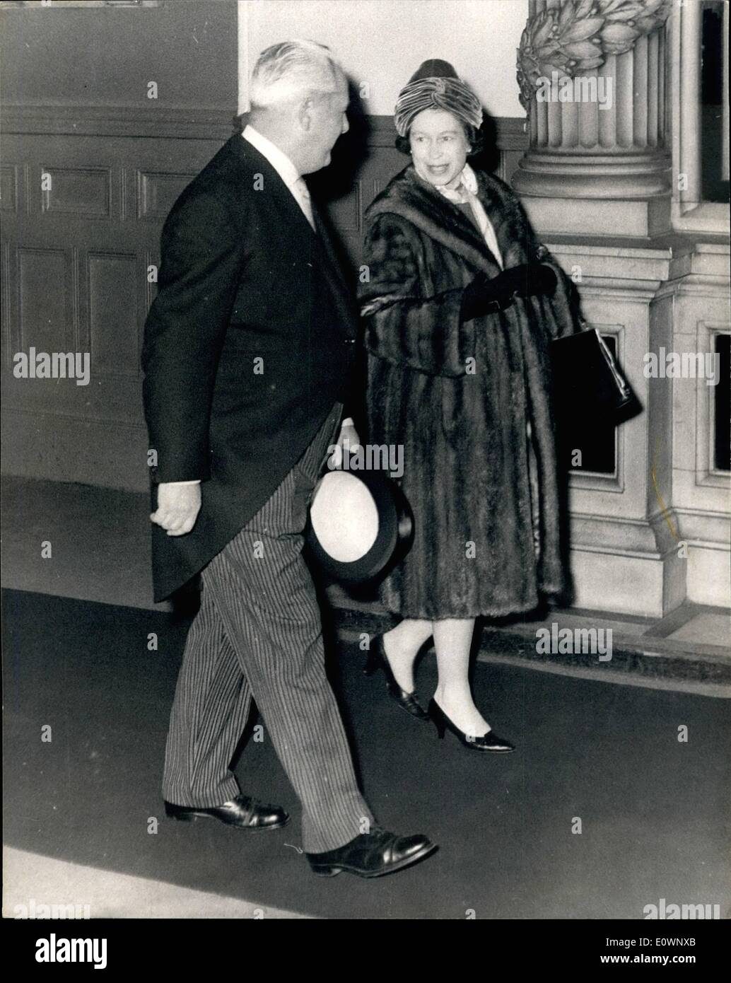 31 Photos of Queen Elizabeth and Princess Margaret Being PYTs