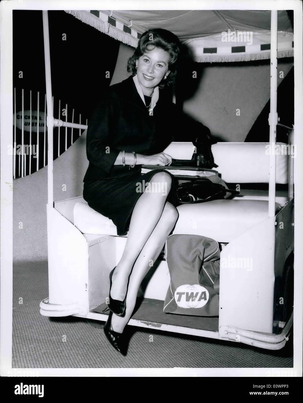 Nov. 11, 1963 - New York International Airport: Lovely Actress Rhonda Fleming Is shown in trans world flight center after arriving by TWA stars team from Los Angeles, to spend a week in New York dubbing on sound for her Newest film, ''Instant Love,'' which was filmed in South America' Stock Photo