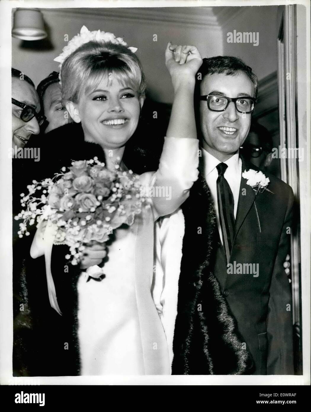 Peter sellers britt ekland wedding hi-res stock photography and images - Alamy
