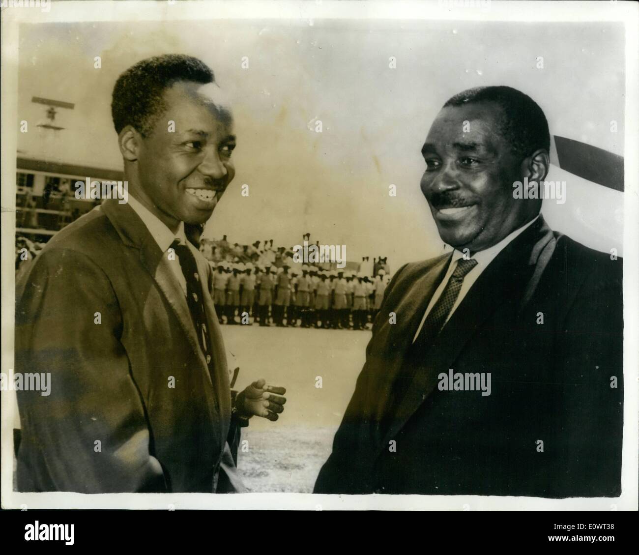 The Union of Tanganyika and Zanzibar: Formation of Tanzania and its Challenges [ペーパーバック] Mwakikagile， Godfrey Amazon.com: The Union of Tanganyika and Zanzibar: Formation of
