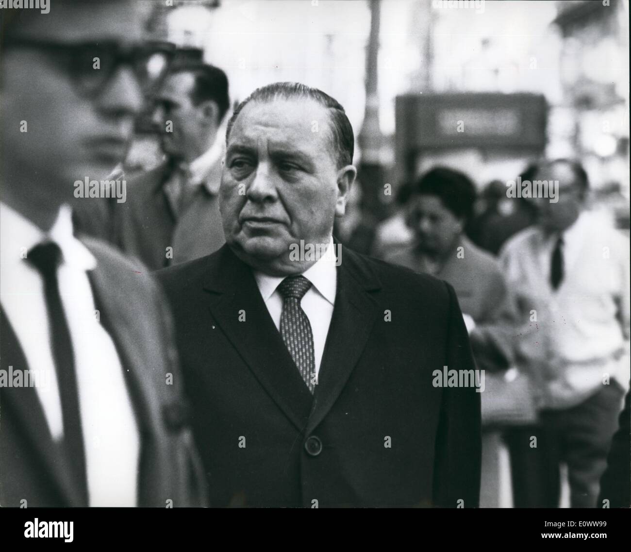 May 05, 1964 - Mayor of Chicago in London : Mr.Richard Dally, Mayor of Chicago, U.S.A. is in London on a visit. Photo shows A close-up of Mr.Dally among the crowds in a London street yesterday. Stock Photo