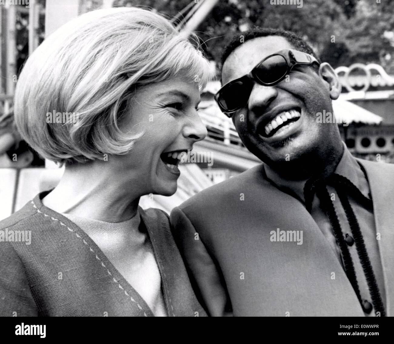 May 06, 1964 London, England, United Kingdom Grammy Winning Singer