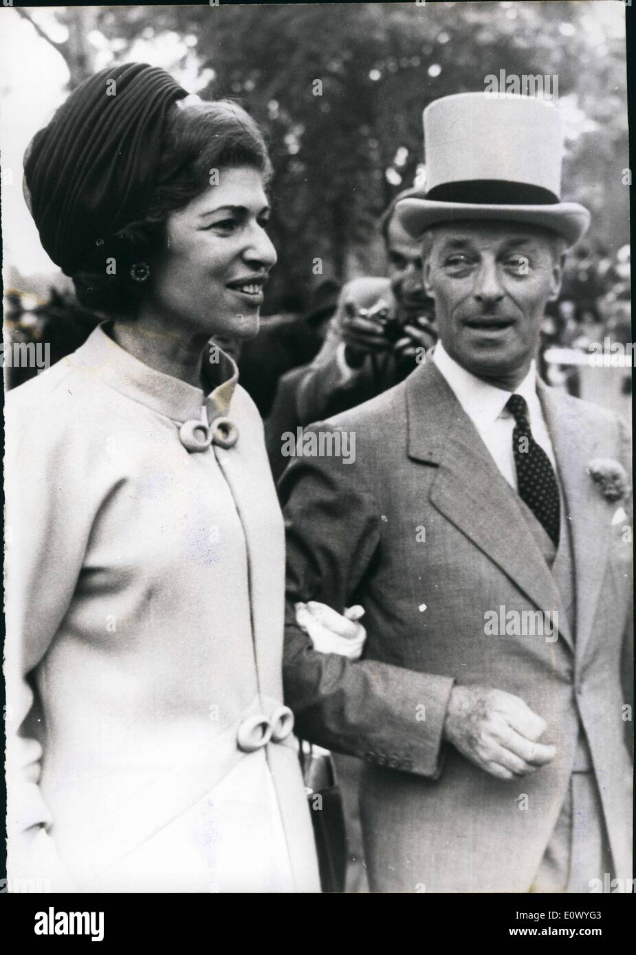Jun. 28, 1964 - Baron & Baroness Guy de Rothschild at the races Stock