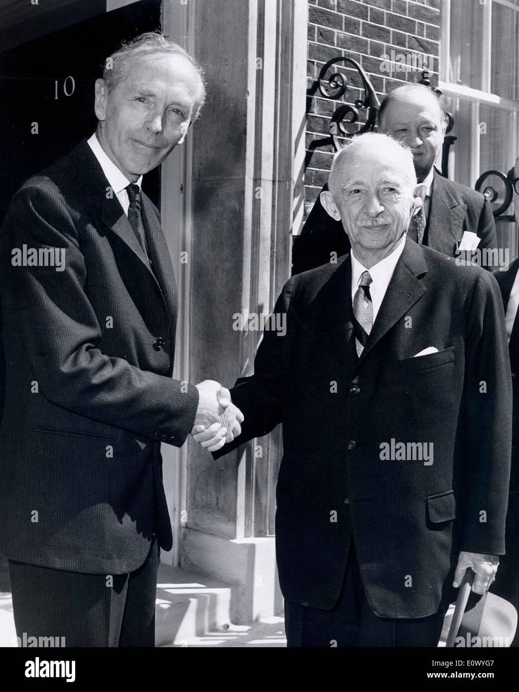 Jun 29, 1964 - London, England, United Kingdom - SIR ALEC DOUGLAS HOME L shakes hands with Turkish Prime Minister ISMET INONU Stock Photo