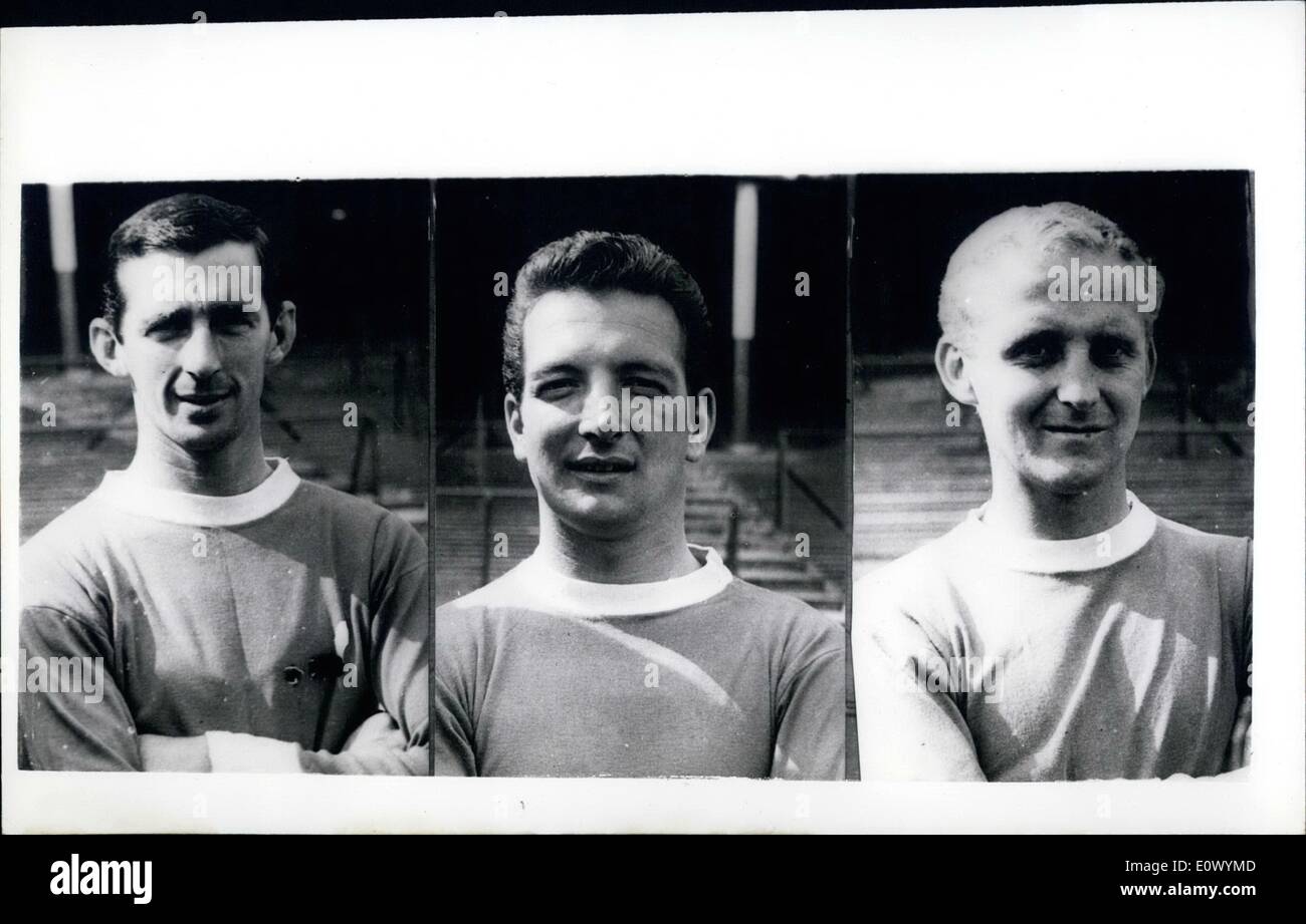 Sep. 09, 1964 - Sunday newspaper alleges drug taking and Bribery among certain players of Everton F.C.: ''The people'' Sunday Newspaper is publishing articles which alleges drug taking and bribery among certain players of the Everton F.C. in the 1962/3 season. The allegations of drug taking involve former Everton Goalkeeper Albert Dunlop; Roy Vernon Welsh International who was Everton's Captain in their championship season Alex Parker, Scottish International and this year's Everton Captain and Alex Young Scottish International Stock Photo