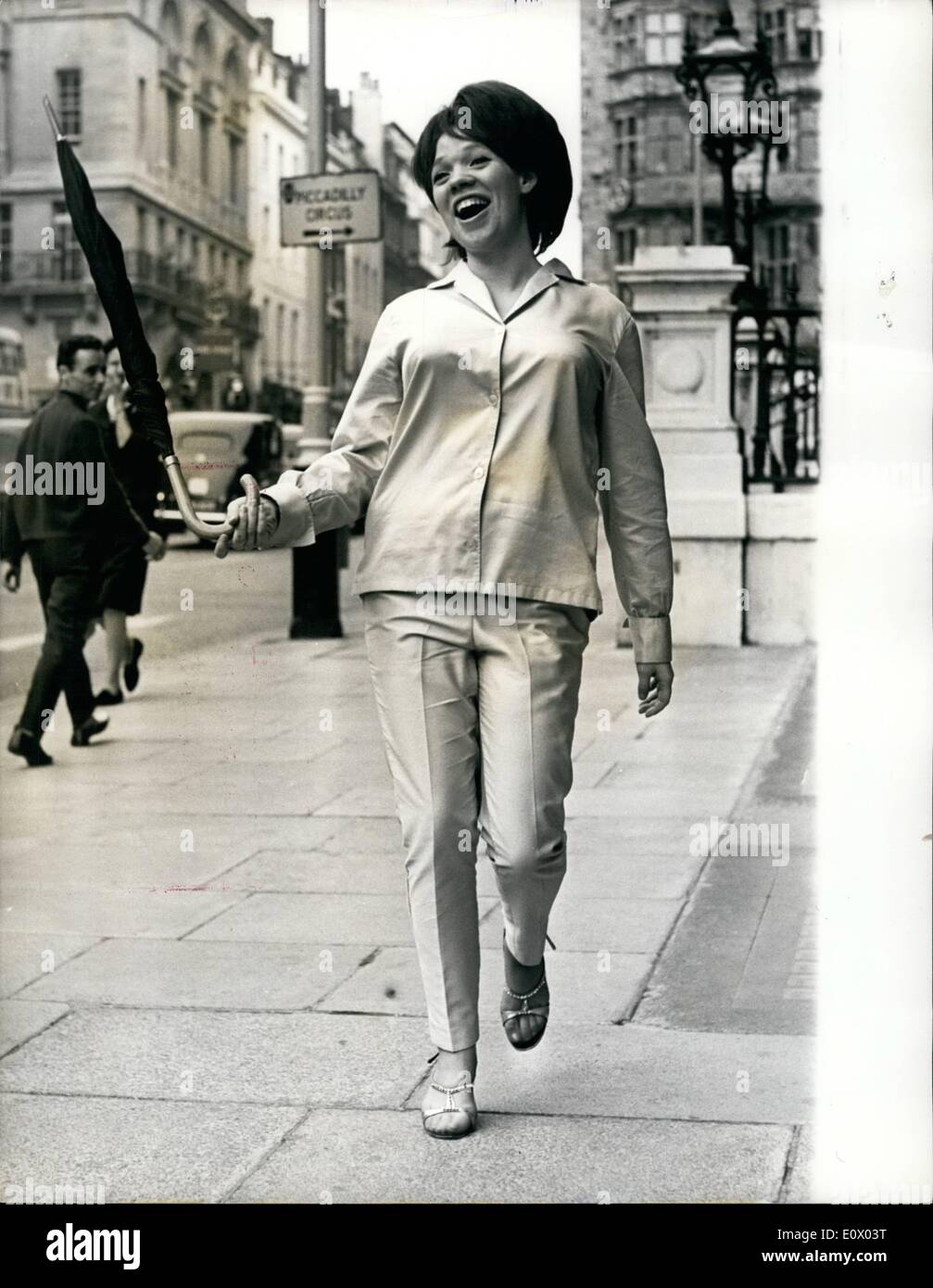 Tall black girl hi-res stock photography and images - Alamy