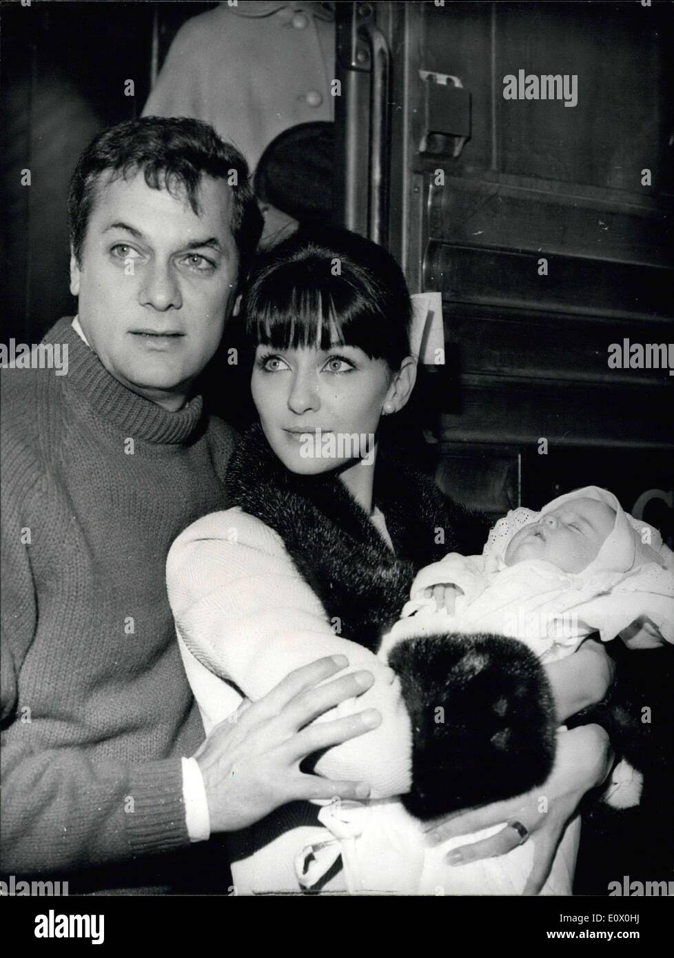 Actor tony curtis and his wife hi-res stock photography and images - Alamy