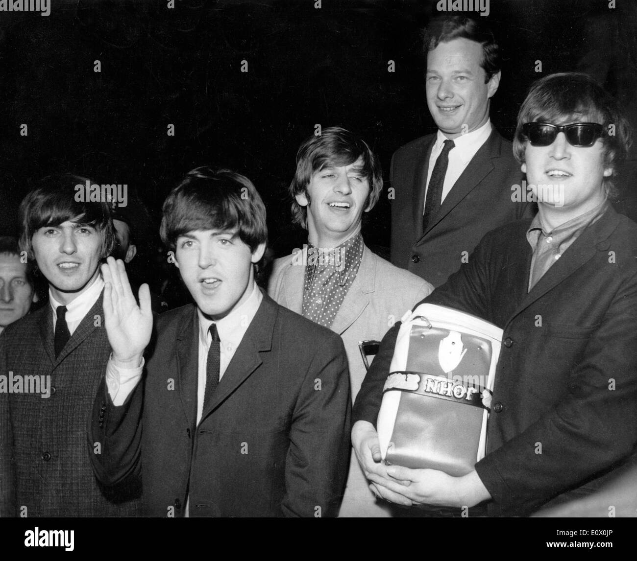 5533927 (900324) Die BEATLES, v.l.n.r, George HARRISON, .Paul MCCARTNEY, Ringo STARR, Brian EPSTEIN (Manager) und John LENNON, Stock Photo