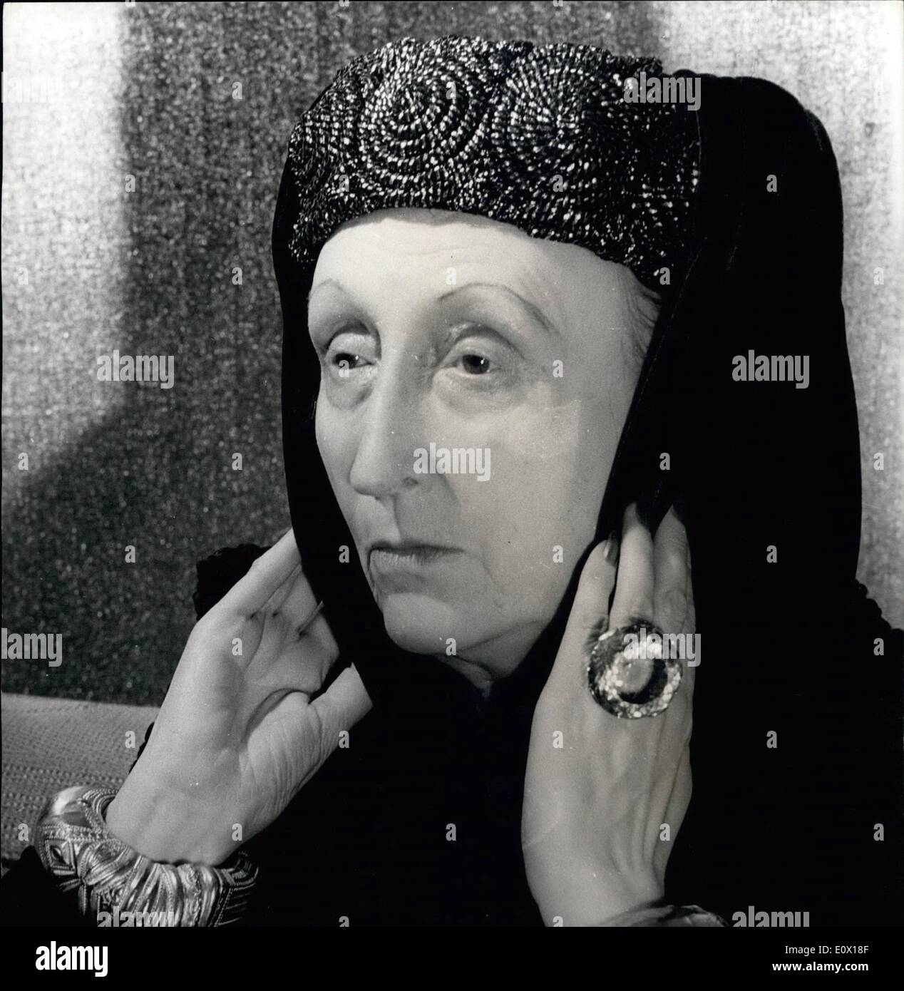 Dec. 12, 1964 - Dame Edith Sitwell Dies. Britain's Most Distinguished Spinters: Dame Edith Sitwell. Poet. rebel and Britain's Most Distinguished spinster died last night at the age of 77. She had been taken to St. Thomas Hospital after a heart attack. She had only finished her autobiography in April of this year and it is to be published in the New Year under the title Taken Care of . Photo shows dame Edith Sitwell- picture taken November 1952 Stock Photo