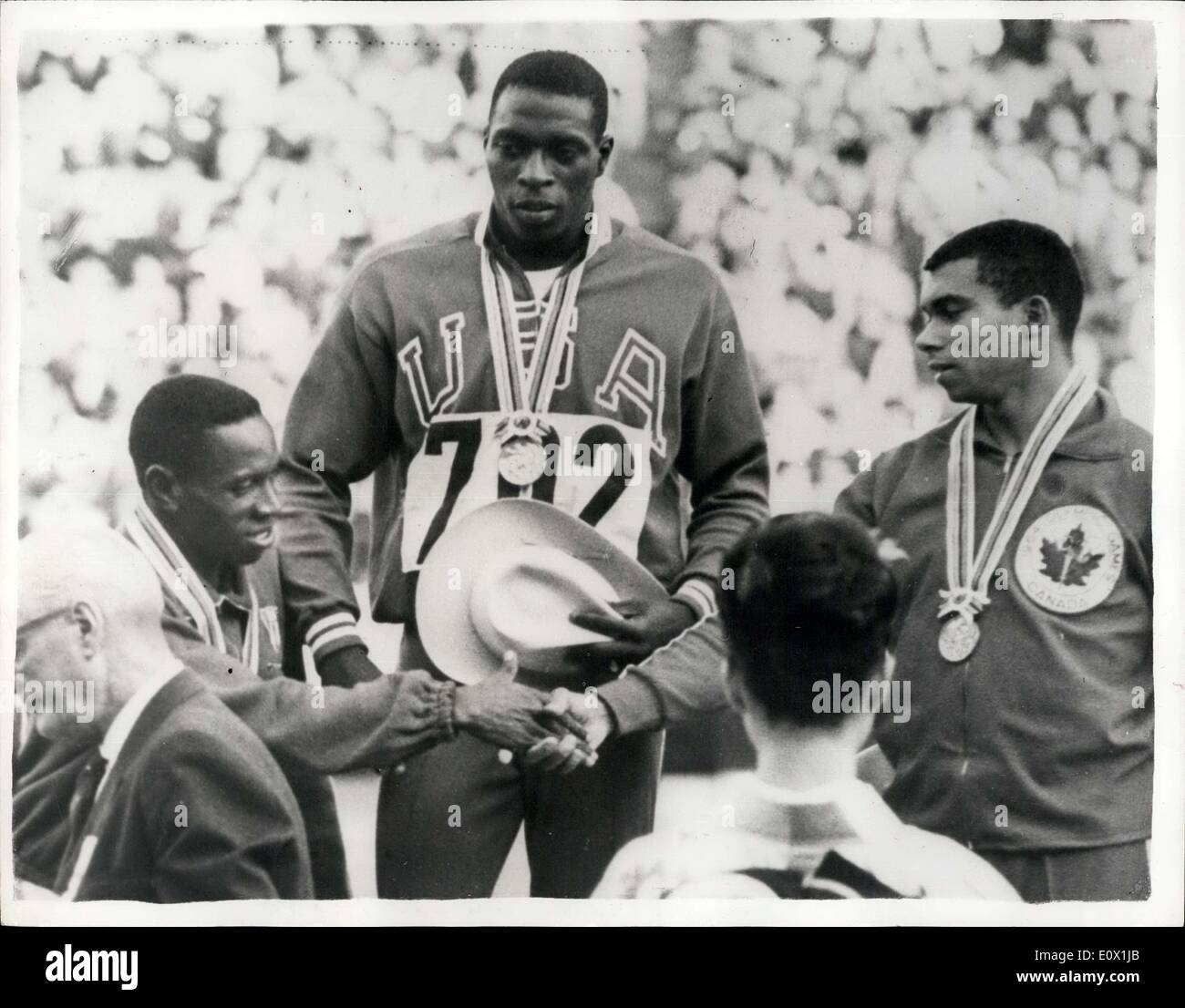 oct-16-1964-olympic-games-in-tokyo-hayes-wins-gold-medal-for-usa-robert-E0X1JB.jpg