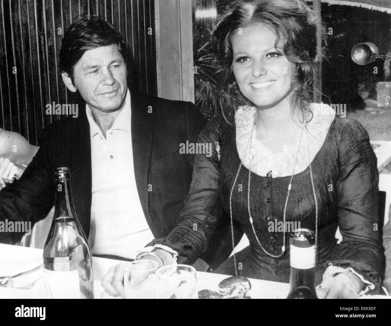 Charles Bronson and Claudia Cardinale at dinner Stock Photo