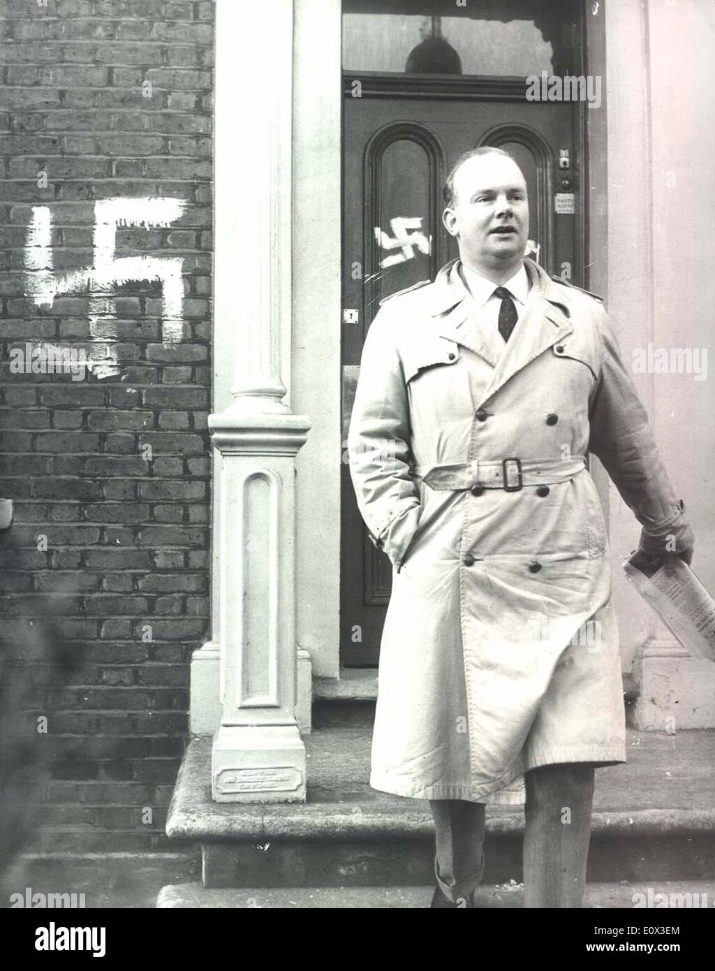 Jan 04, 1965 - London, England, United Kingdom - COLIN JORDAN Leaves the Committee Room, which are dubbed with swastikas, after Photo - Alamy