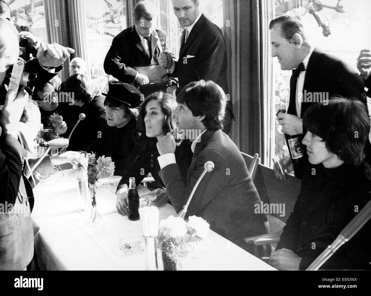 Eleanor Bron Hi Res Stock Photography And Images Alamy