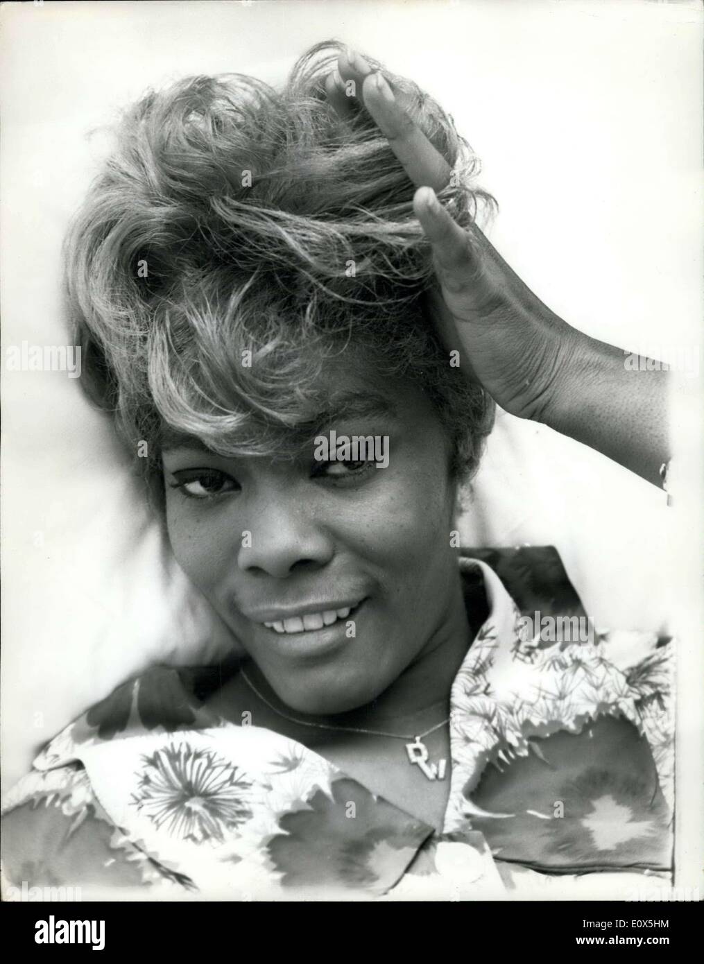 Apr. 29, 1965 - Fed up Dionne goes Blonde: Coloured pop-singer, Dionne Warwick who made her name singing hits like ''Anyone who Stock Photo