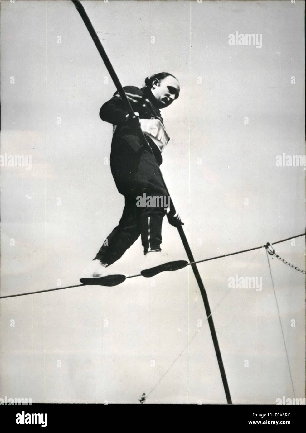 A tight rope walker hi-res stock photography and images - Alamy