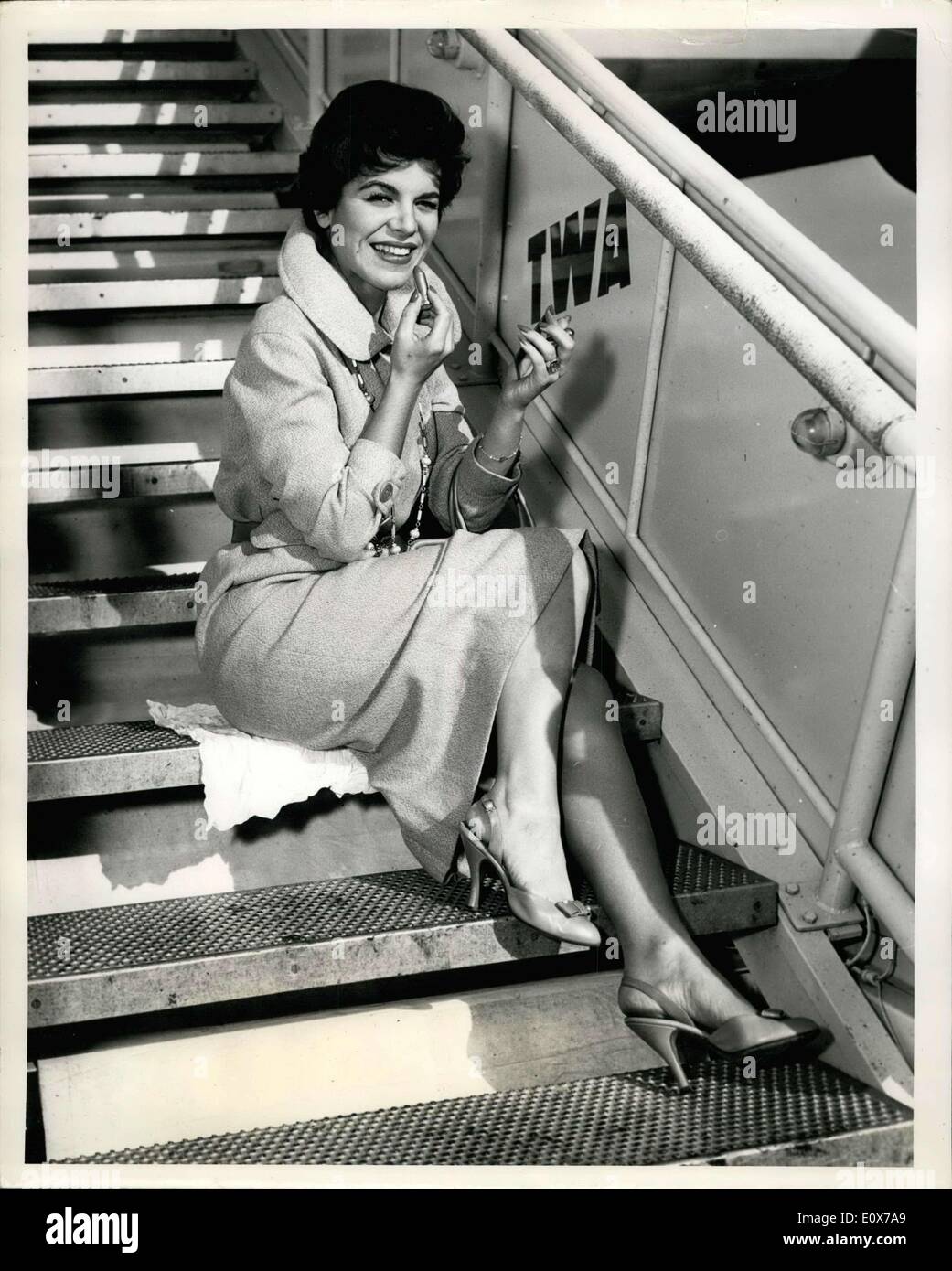 Aug. 14, 1965 - Prettin' up for her opening at the Mocambo in Hollywood, Eileen Barton gives with the big smile before stepping Stock Photo