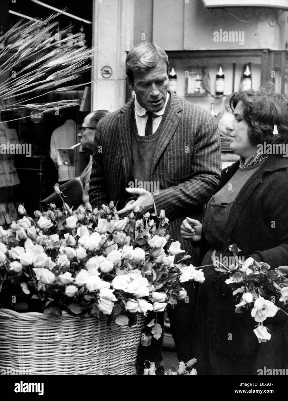 B-movie actor KEN CLARK buying flowers on the Spanish Steps Stock Photo