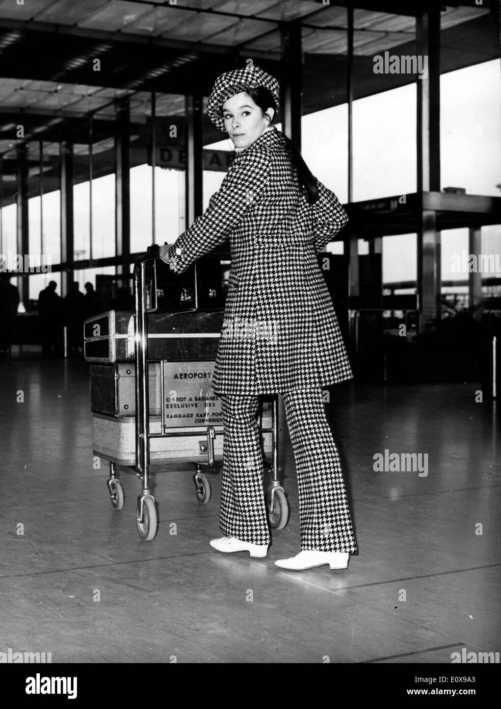 Geraldine chaplin hires stock photography and images Alamy