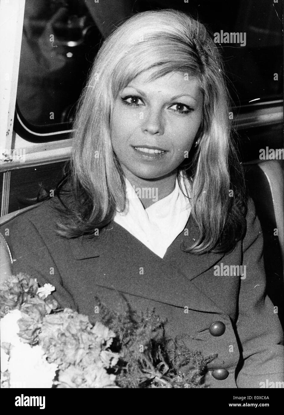 Singer Nancy Sinatra with a bouquet of flowers Stock Photo Alamy