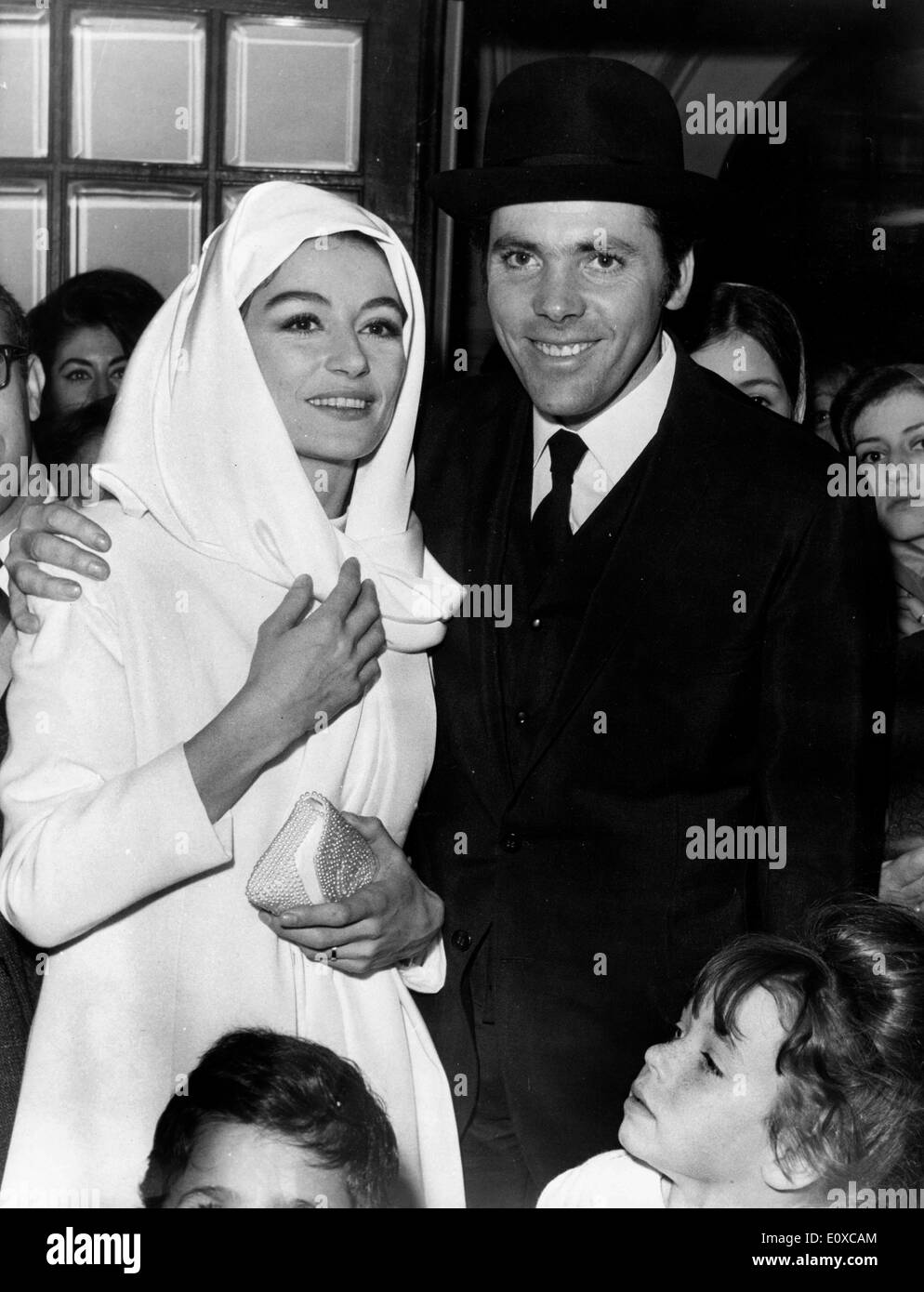 Anouk Aimee marriages Pierre Barouh at a synagogue in Paris Stock Photo