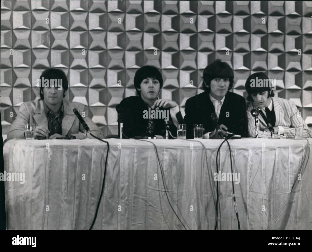 Beatles 1966 tokyo hi-res stock photography and images - Alamy