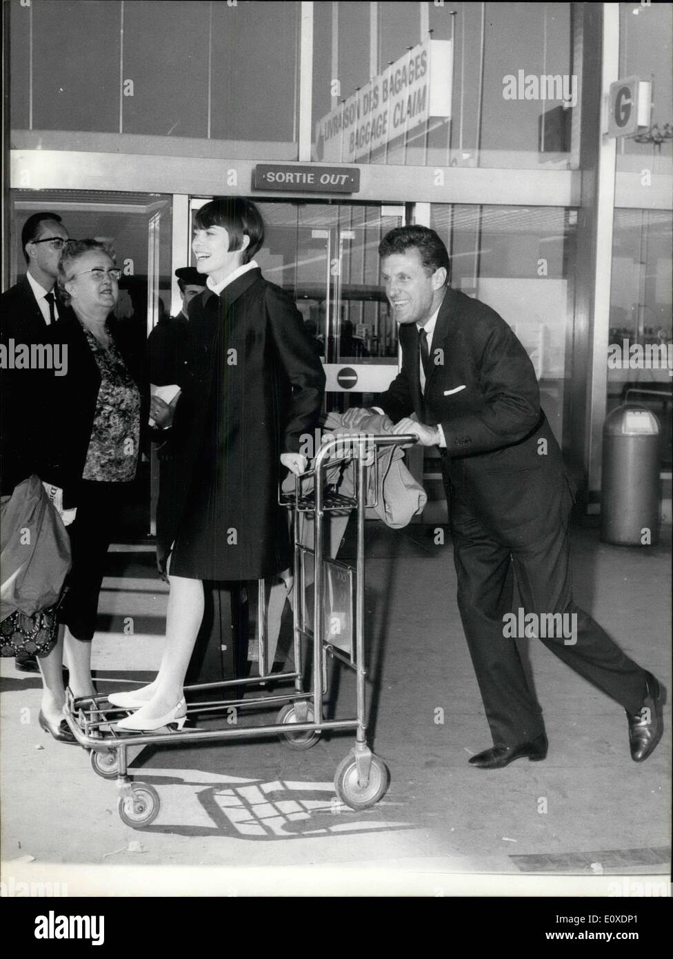 MIREILLE MATHIEU 1966 visual data 4