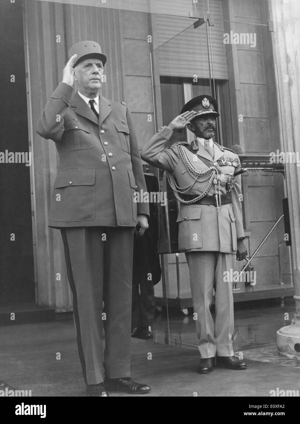 President of France CHARLES DE GAULLE salutes civilians accompanied by HAILE SELASSIE in Addis Ababa Stock Photo