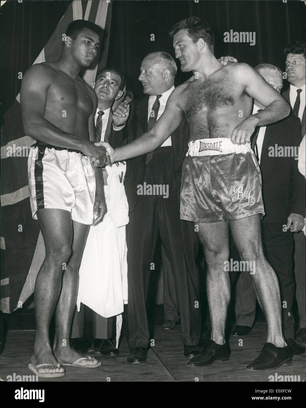 Aug. 08, 1966 - Weigh-in for tonight's big fight: Muhammad Ali (Cassius Ali),  the world heavyweight champion, and Brian London Stock Photo - Alamy