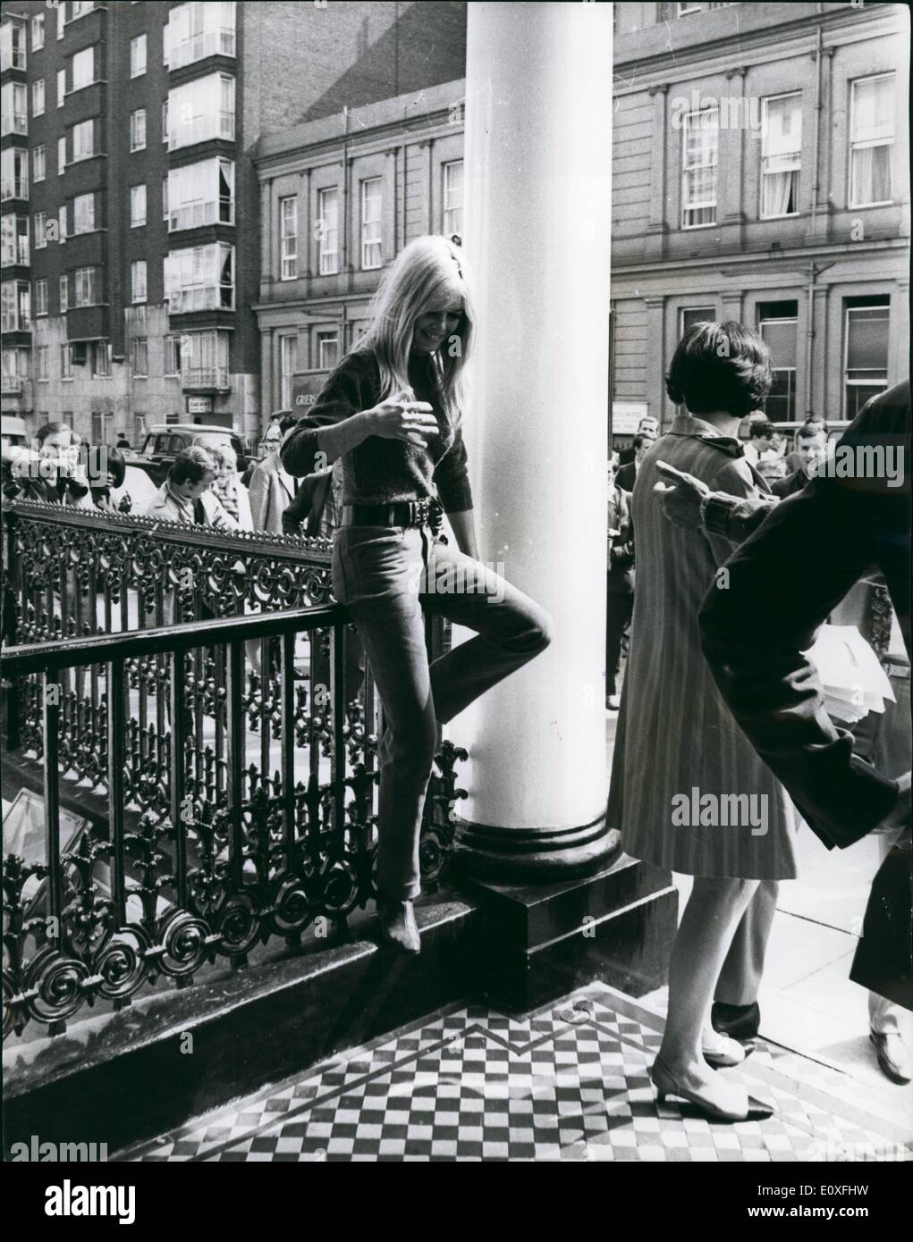 Sep. 09, 1966 - Brigitte Bardot Filming In London: Film star Brigitte ...