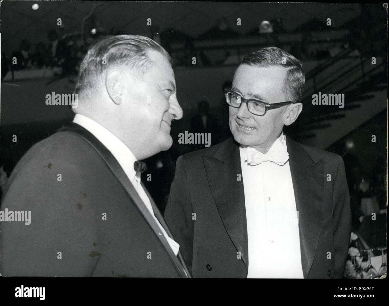 Nov. 11, 1966 - ''Federal-Press-Party'' in the Bonn Beethoven Hall On November 5th:  before had a ''Federal-Press-Party'' been filled with such a kling political excitement like this one. They conversed, accused, had themselves seen, demonstratively shook useful , observed and watched each other. Photo Shows Schiller SPD (right) and Franz Josef Strauss CSU (left) Stock Photo