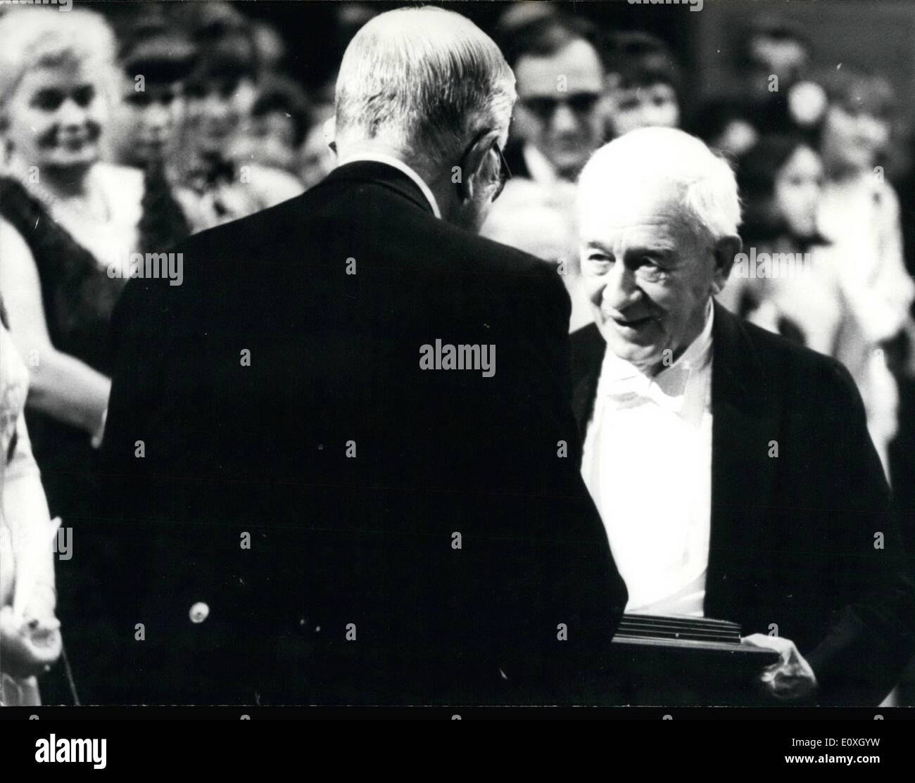 Dec. 12, 1966 - Professor Peyton Rous, USA, gets his Nobel Medicine Prize from the hand of King Gustaf Adolf of Sweden back to Stock Photo